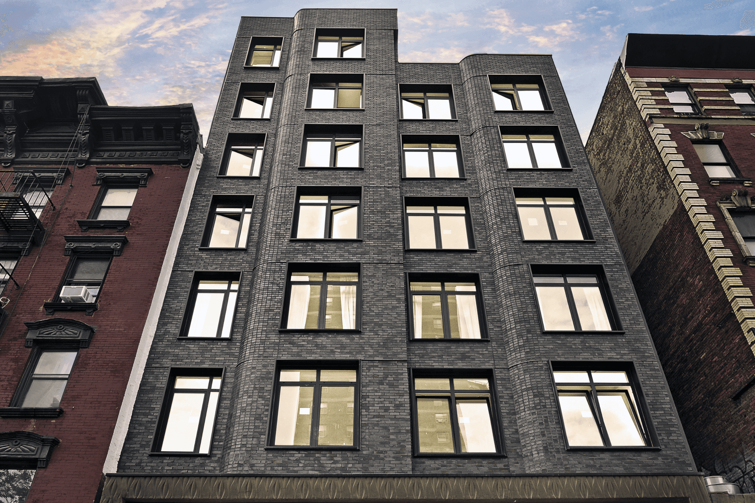 101 E 2 St