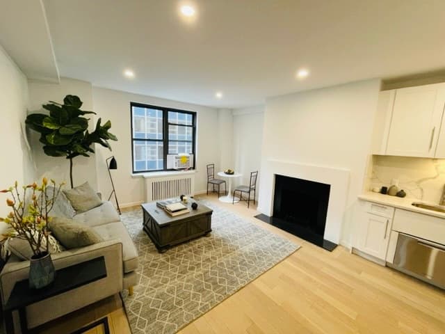 160 East 48 Street #6F-2, Manhattan, NY 10017 1