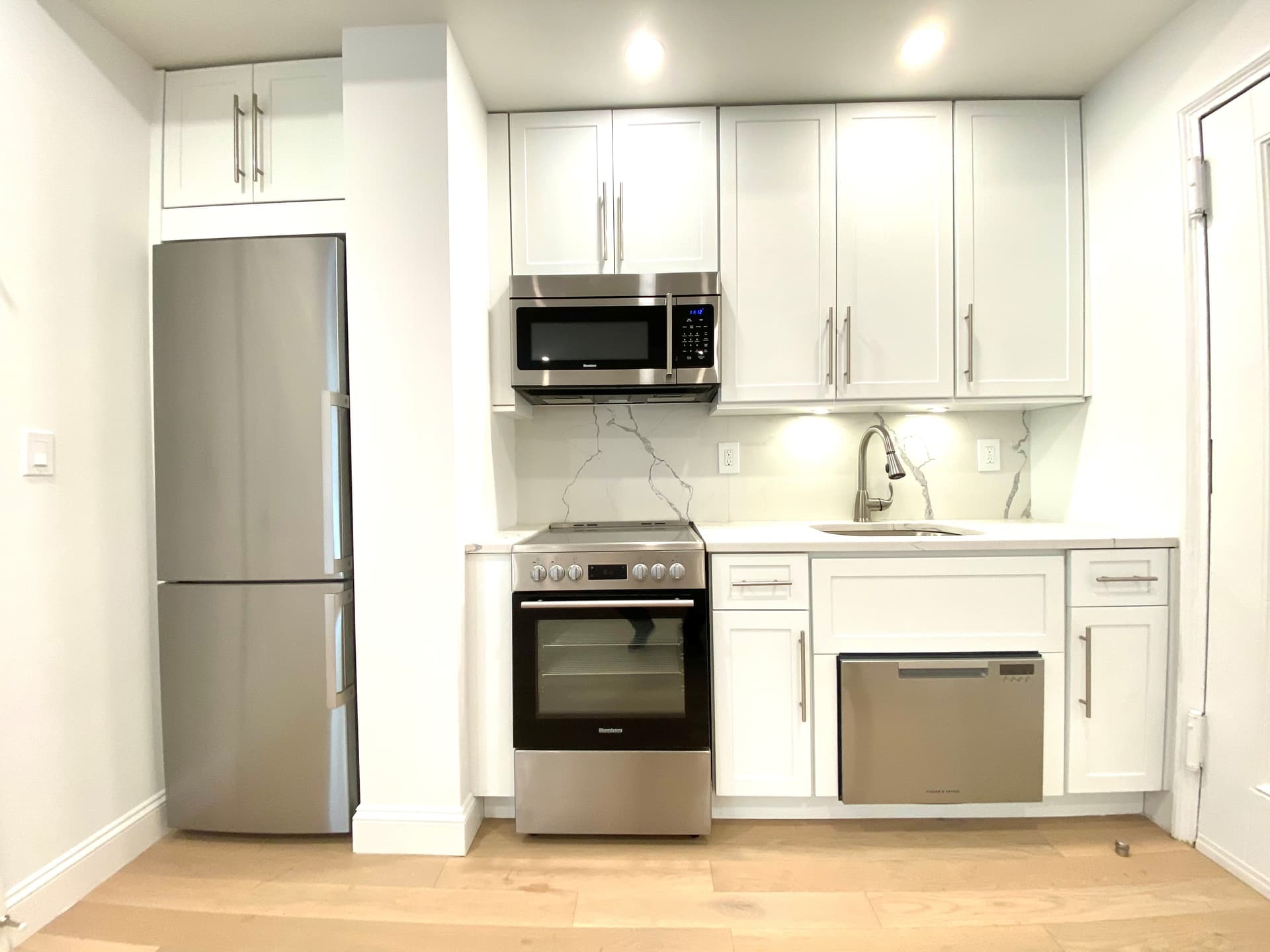 160 East 48 Street #3C-1, Manhattan, NY 10017 1