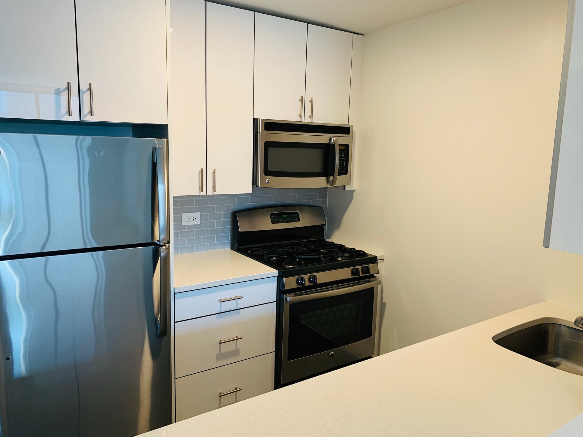 520 West   43 Street #2L, Manhattan, NY 10036 1