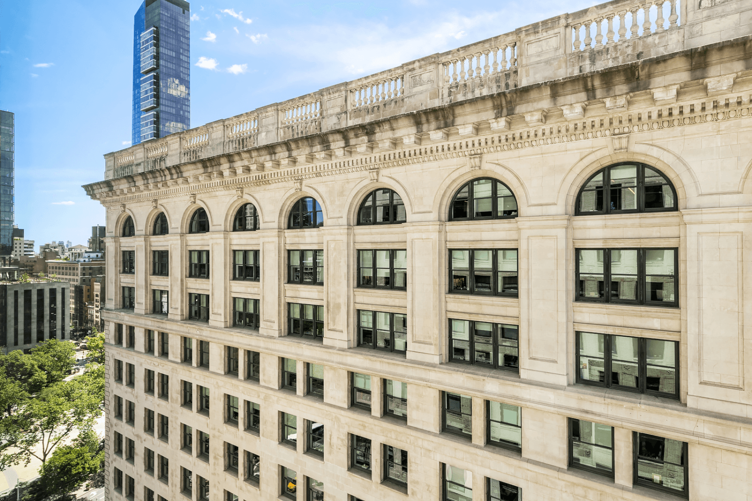 Building photo 44