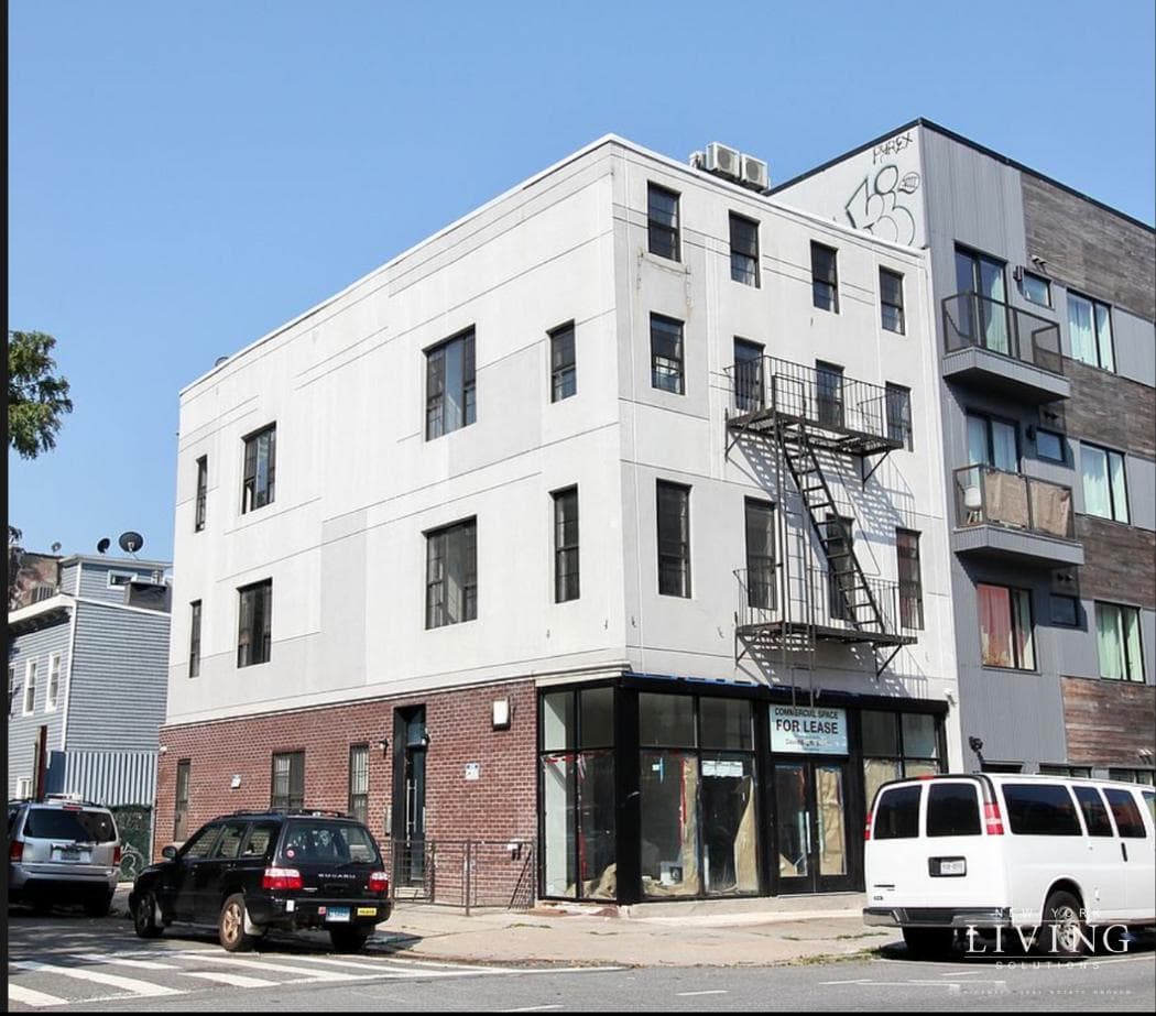 Building photo 13