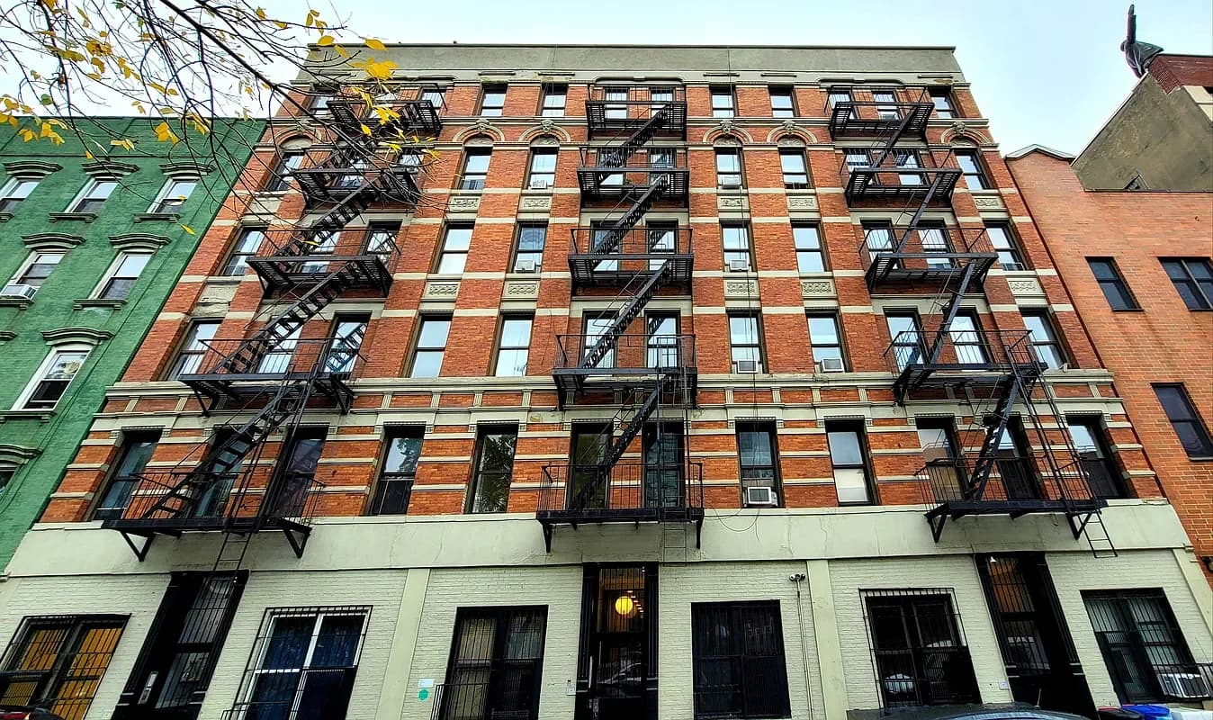 Building photo 13