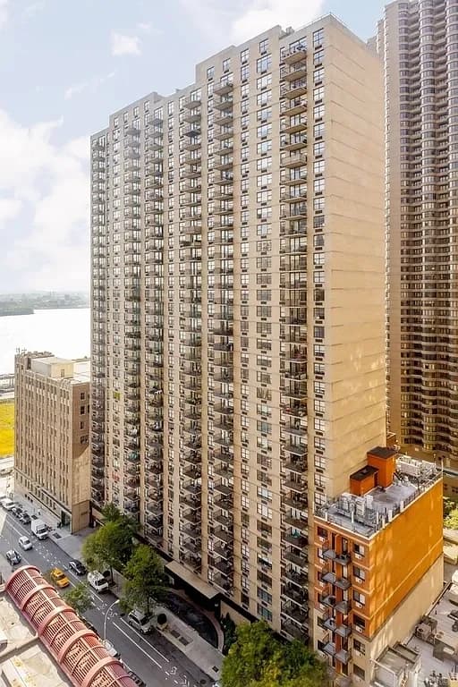 Building photo 20