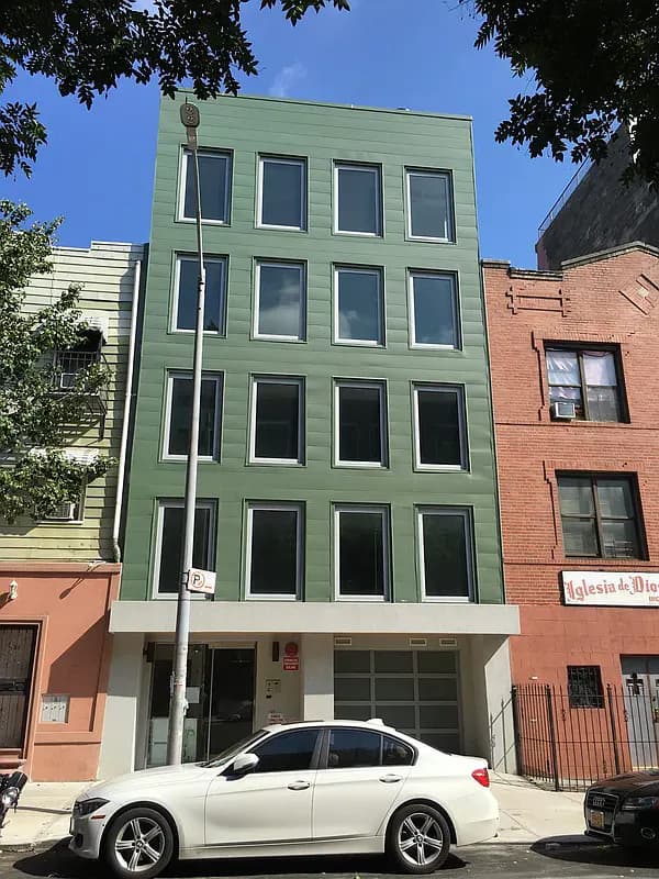 Building photo 11