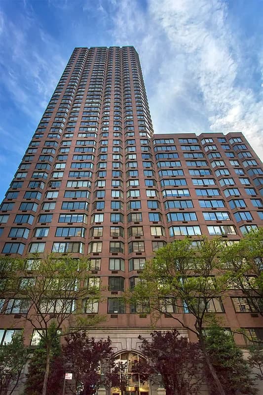Building photo 52