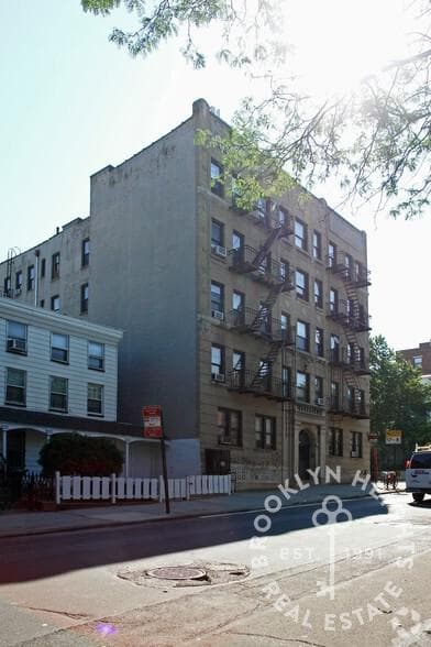 Building photo 4