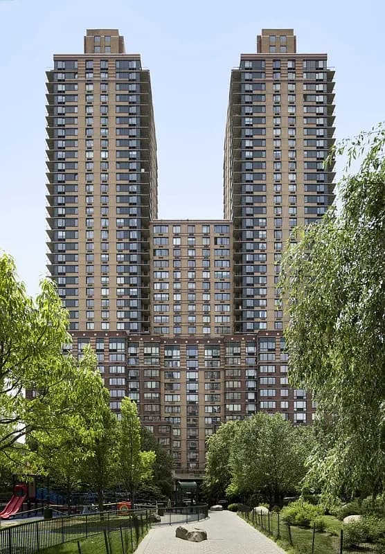 Building photo 101