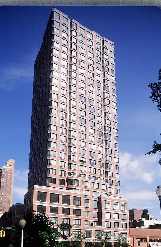Building photo 12