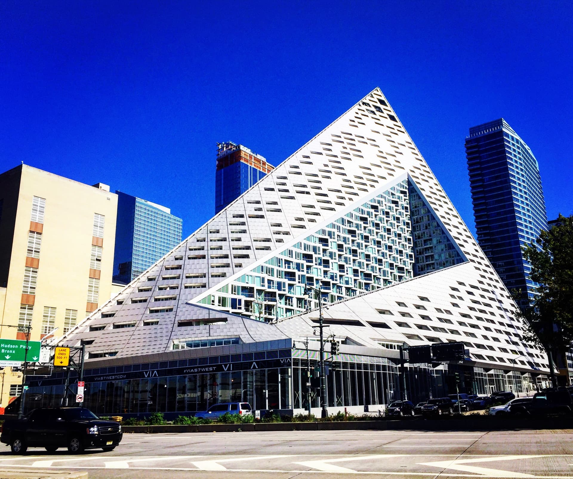 Building photo 7