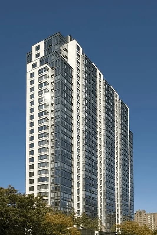 Building photo 10