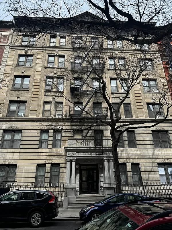 Building photo 12