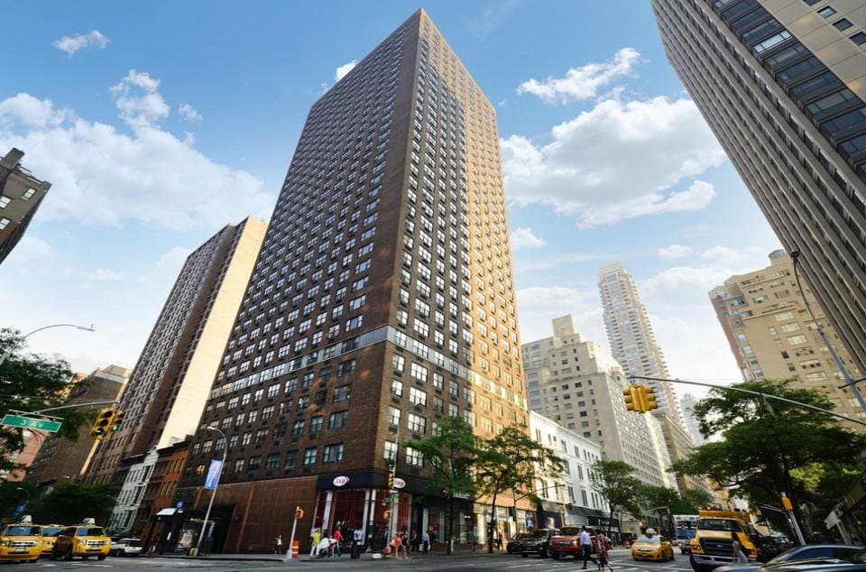 200 E 72 St