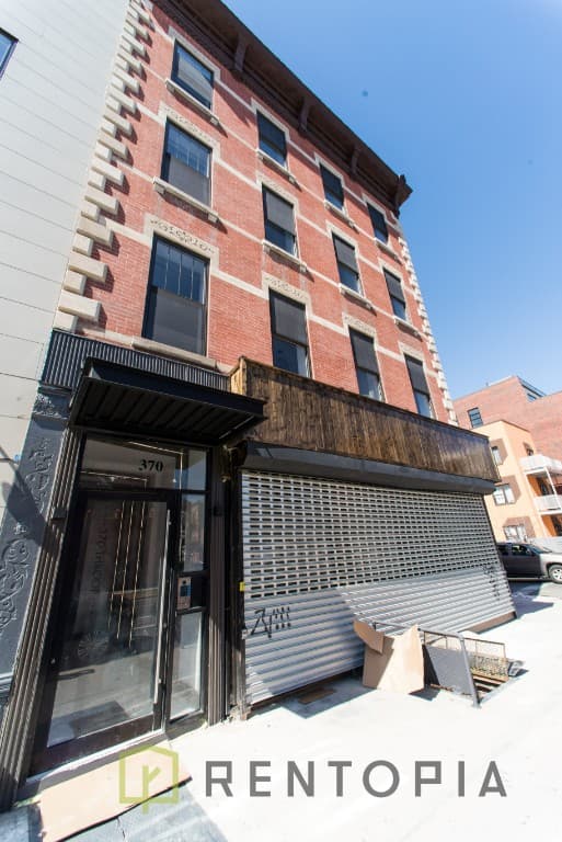 Building photo 4