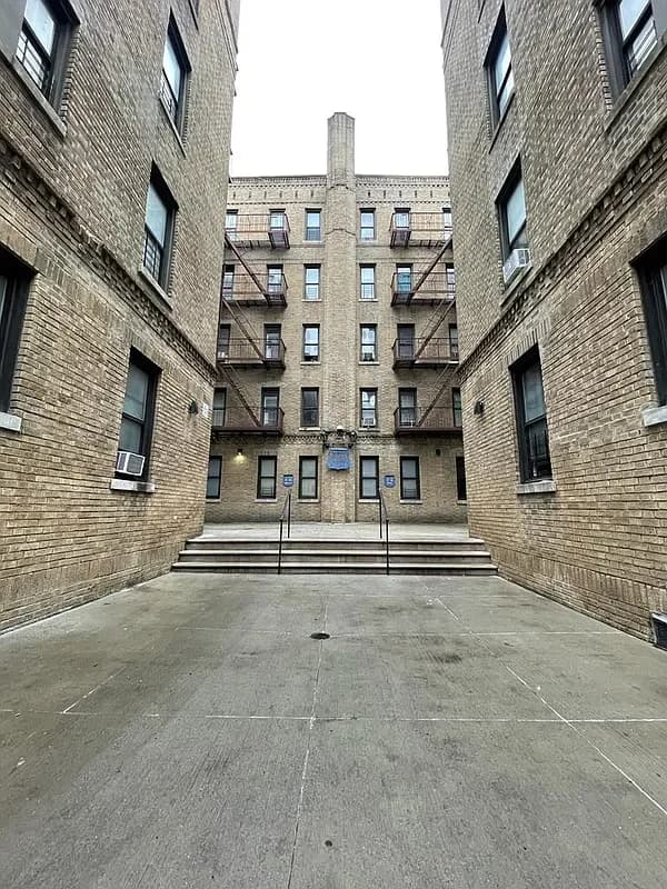 Building photo 4