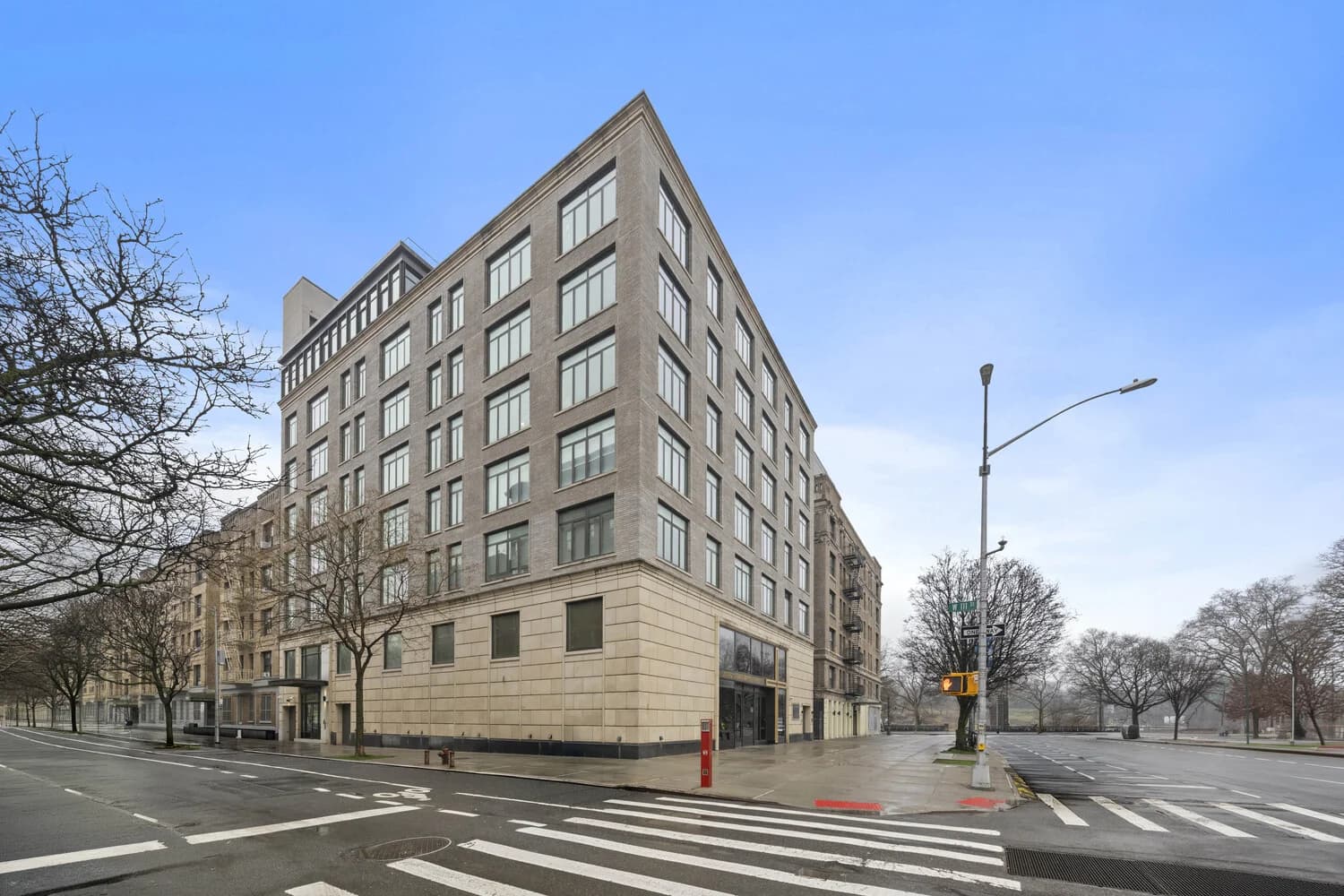 Building photo 4