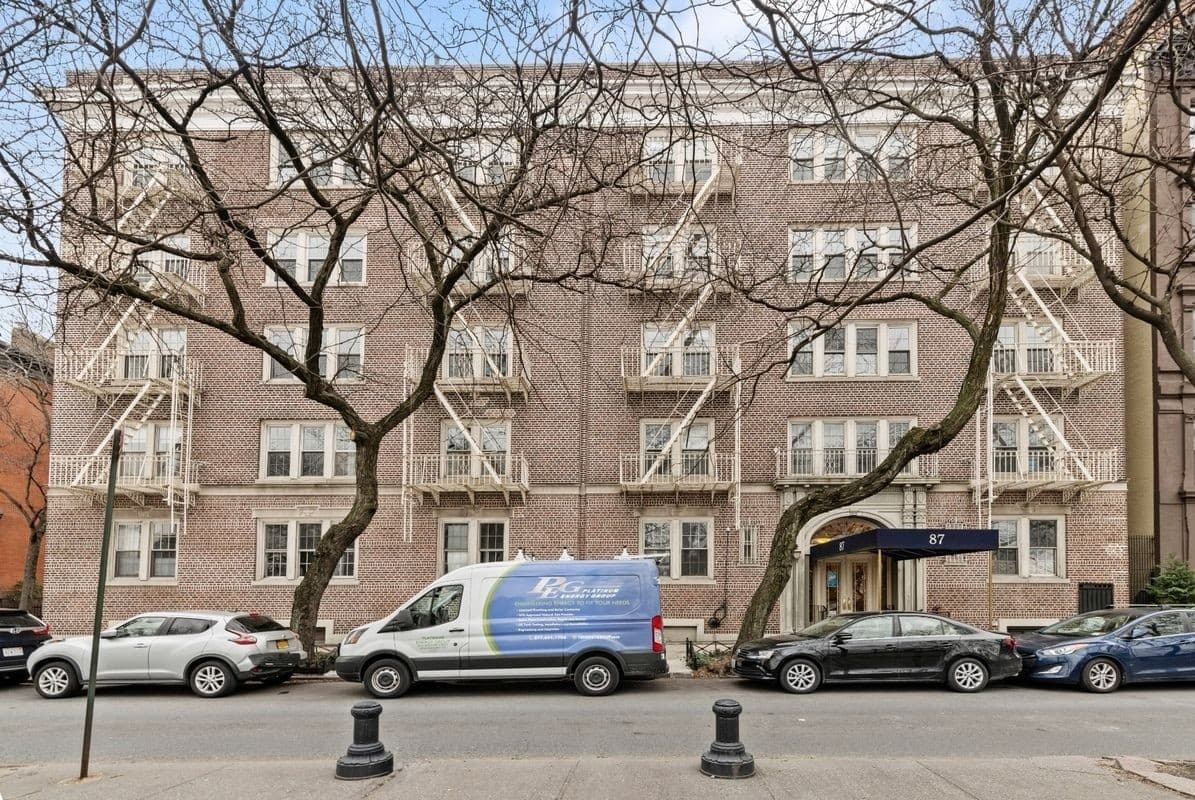 Building photo 9