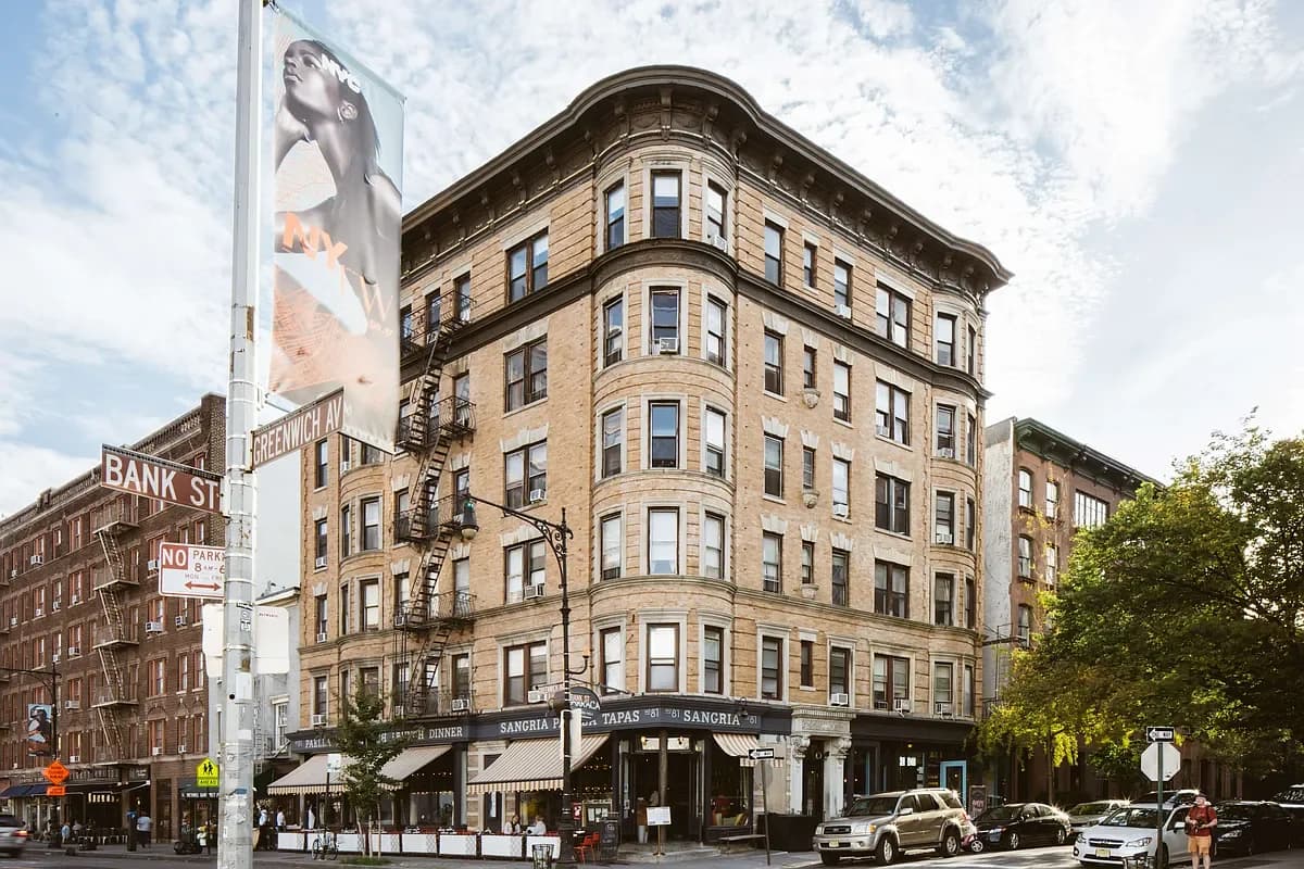 Building photo 18