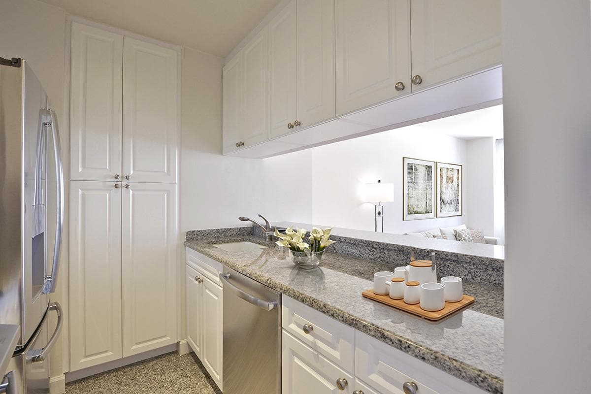 320 East 46 Street #8580, Manhattan, NY 10017 1