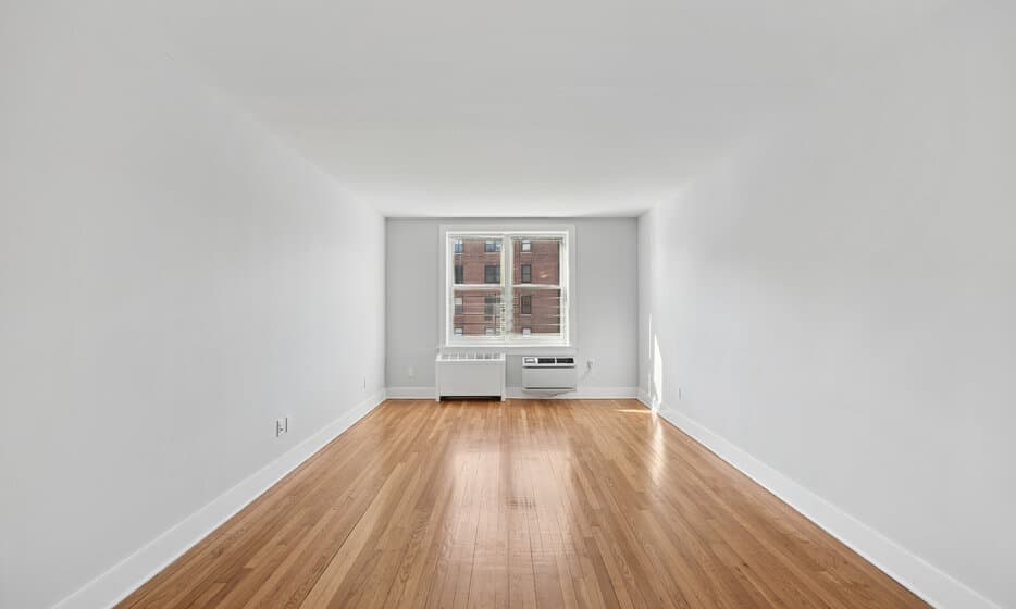 20-27 Seagirt Boulevard #04C, Queens, NY 11691 1