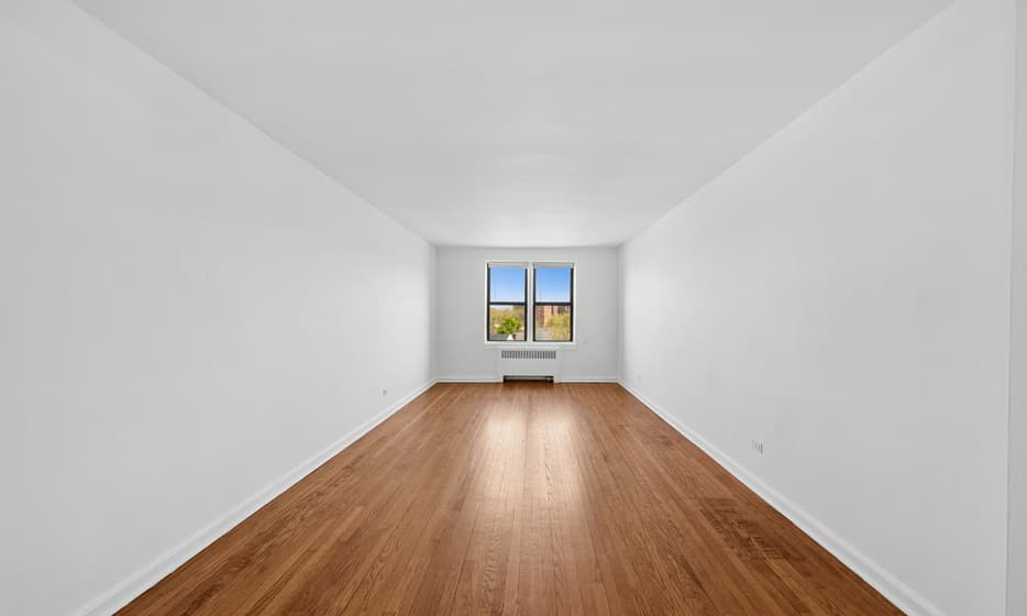 20-28 Seagirt Boulevard #05C, Queens, NY 11691 1
