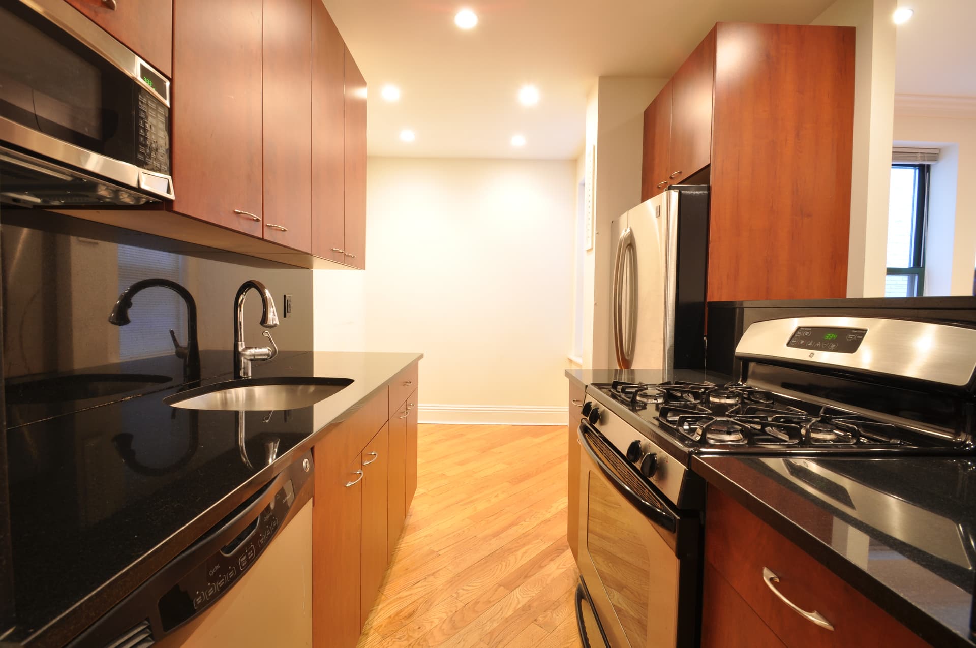 226 E 70 St #5A, Manhattan, NY 10021