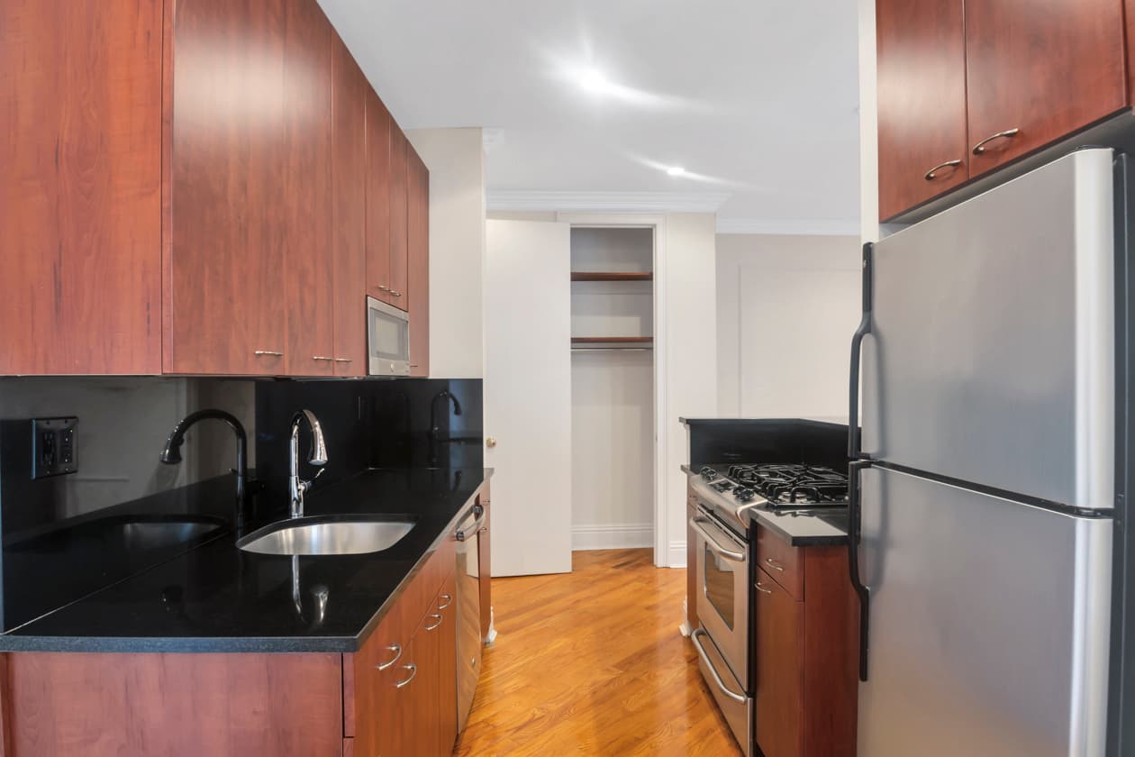 226 E 70 St #5H, Manhattan, NY 10021 1