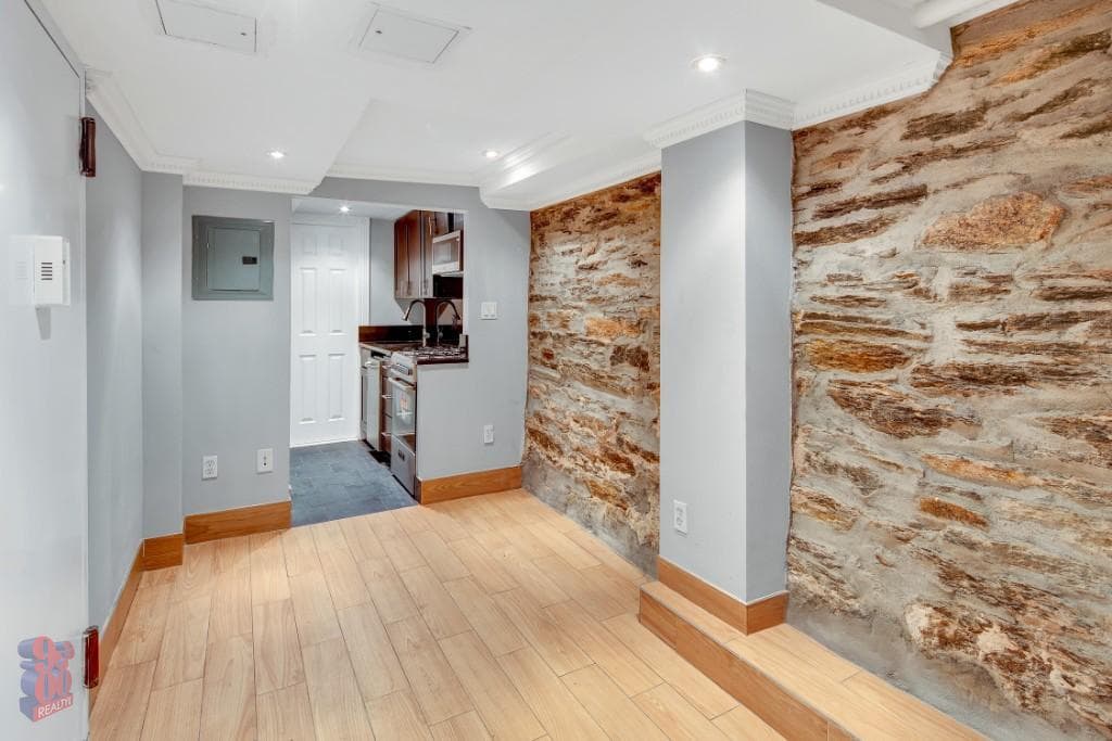 345 West 53 Street #B, Manhattan, NY 10019