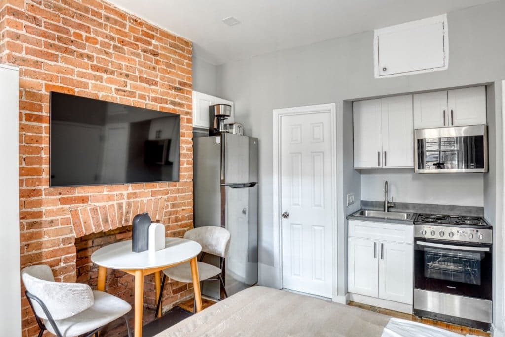 17 Gay Street #4, Manhattan, NY 10014 1