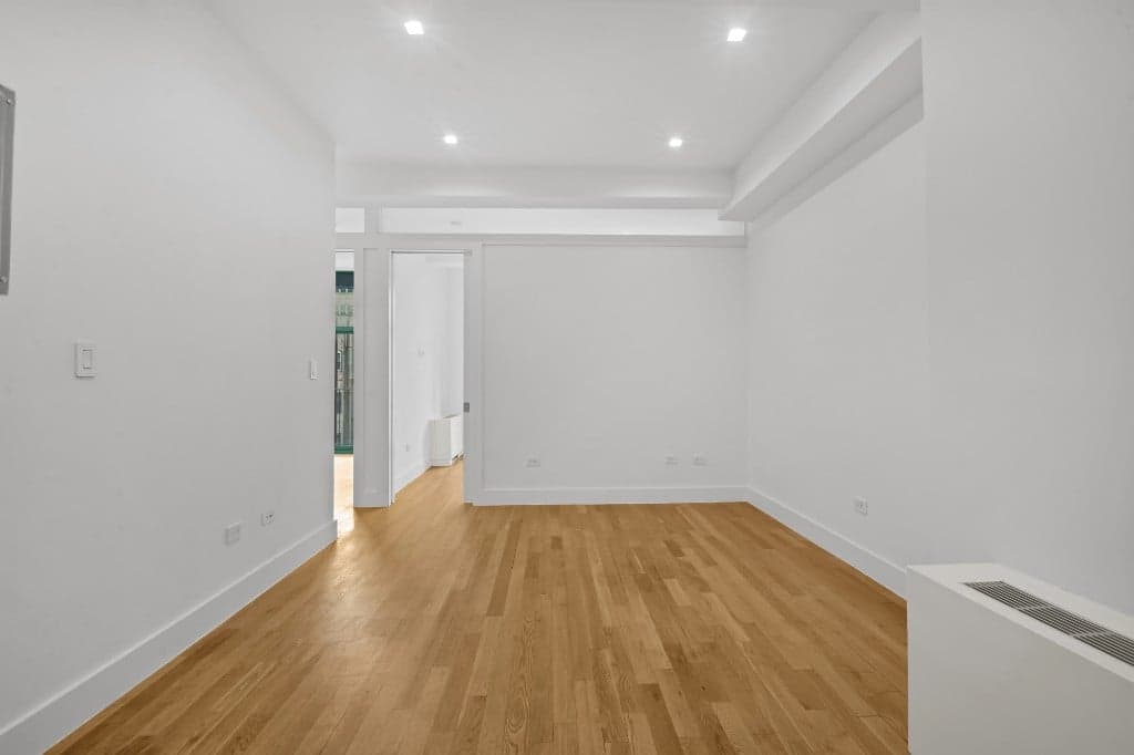 220 East 22 Street #1F, Manhattan, NY 10010 1