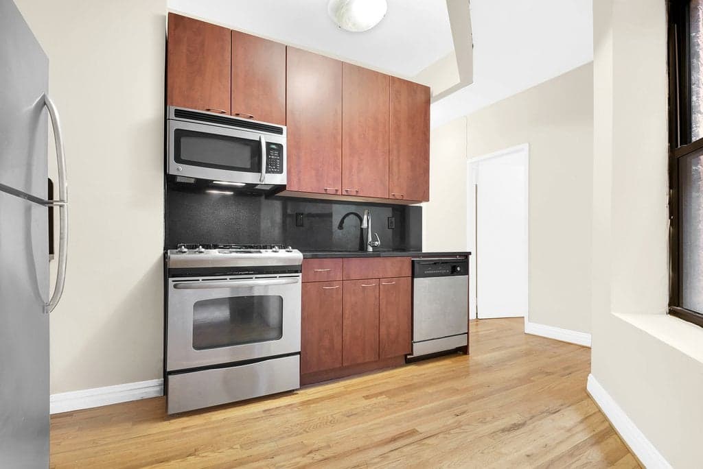 226 East 25 Street #2C, Manhattan, NY 10010