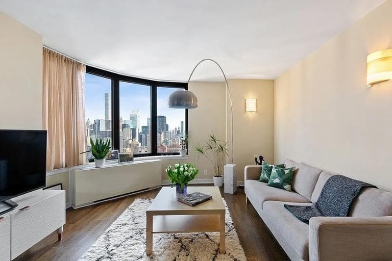 330 East 38 Street #50I, Manhattan, NY 10016 1