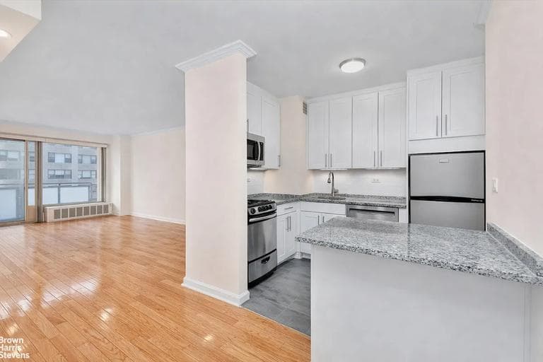 300 East 40 Street #7w, Manhattan, NY 10016 1