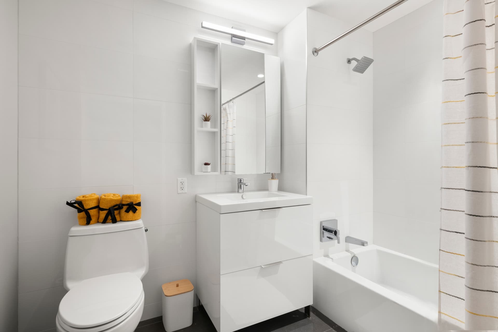 166-20 90 Avenue #PH20, Queens, NY 11432 1