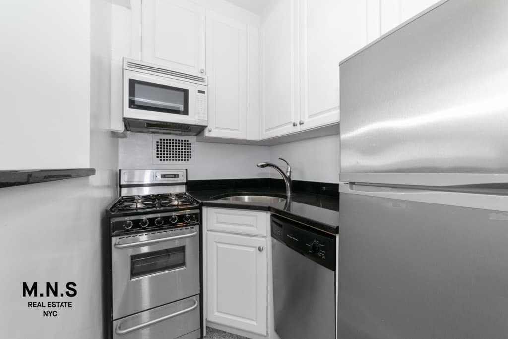 210 East 58 Street #10A, Manhattan, NY 10022