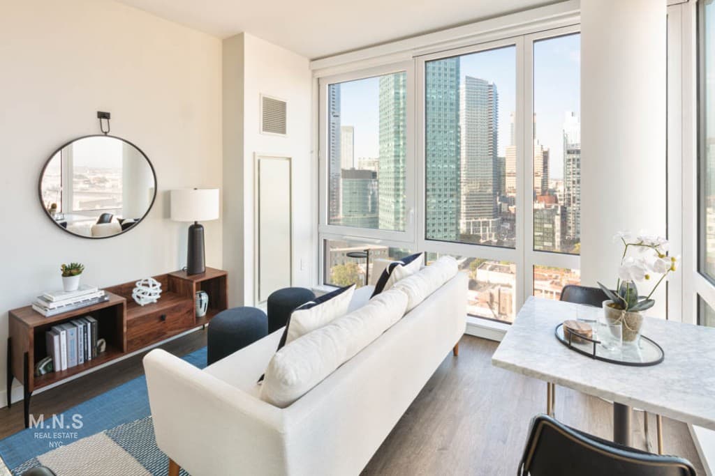 22-44 Jackson Avenue #615, Queens, NY 11101 1