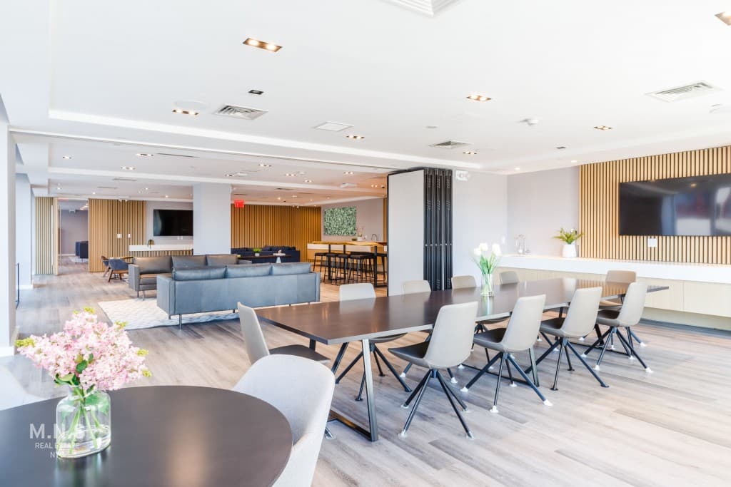 22-44 Jackson Ave #4501, Queens, NY 11101 1