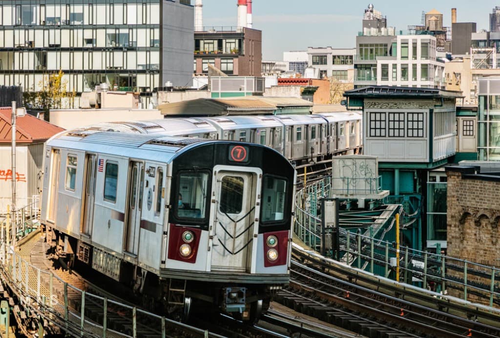 22-44 Jackson Ave #3428, Queens, NY 11101 1