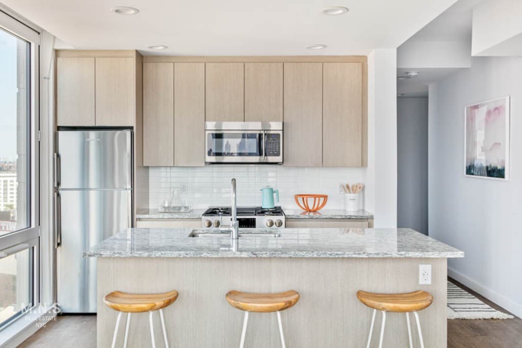 22-44 Jackson Ave #2405, Queens, NY 11101 1