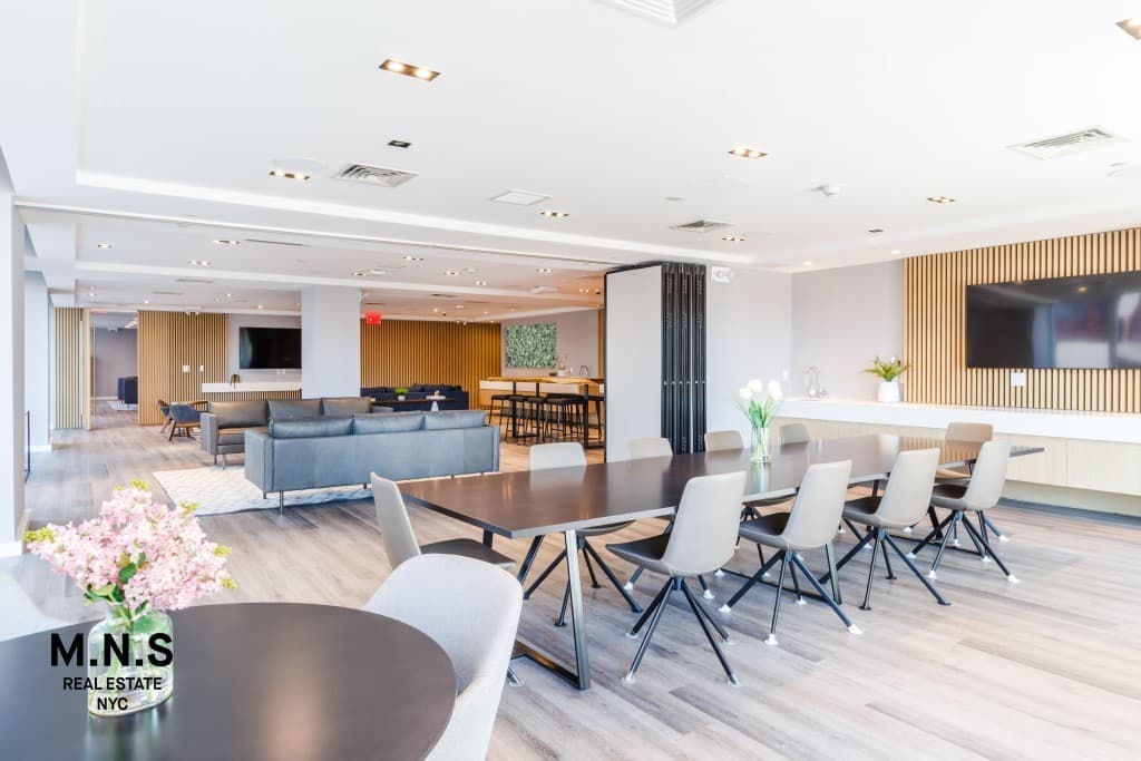 2244 Jackson Avenue #4204, Queens, NY 11101 1