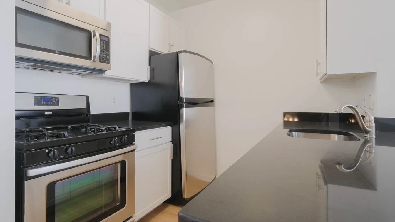 71 Broadway Apartments 71 Broadway #007I, Manhattan, NY 10006 apartment_kitchen 1
