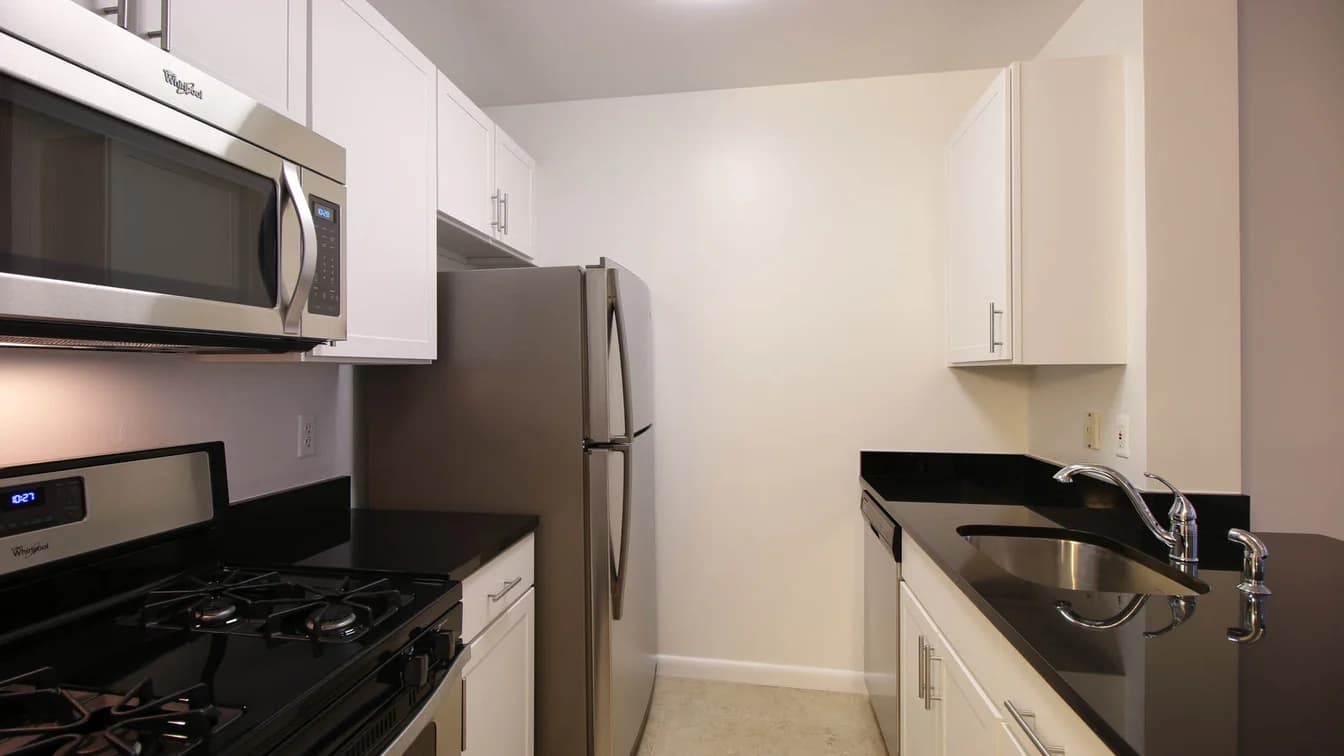 71 Broadway Apartments 71 Broadway #011H, Manhattan, NY 10006 apartment_kitchen 1