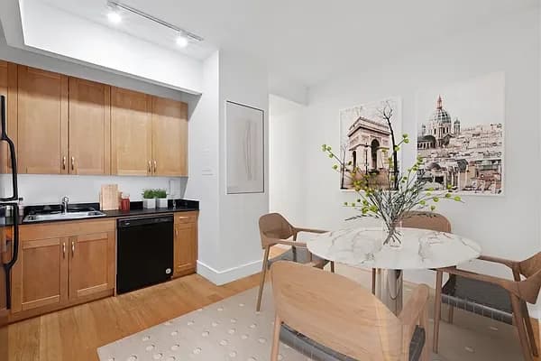 63 Wall Street Apartments 63 Wall Street #402, Manhattan, NY 10005 apartment_dining_room 1