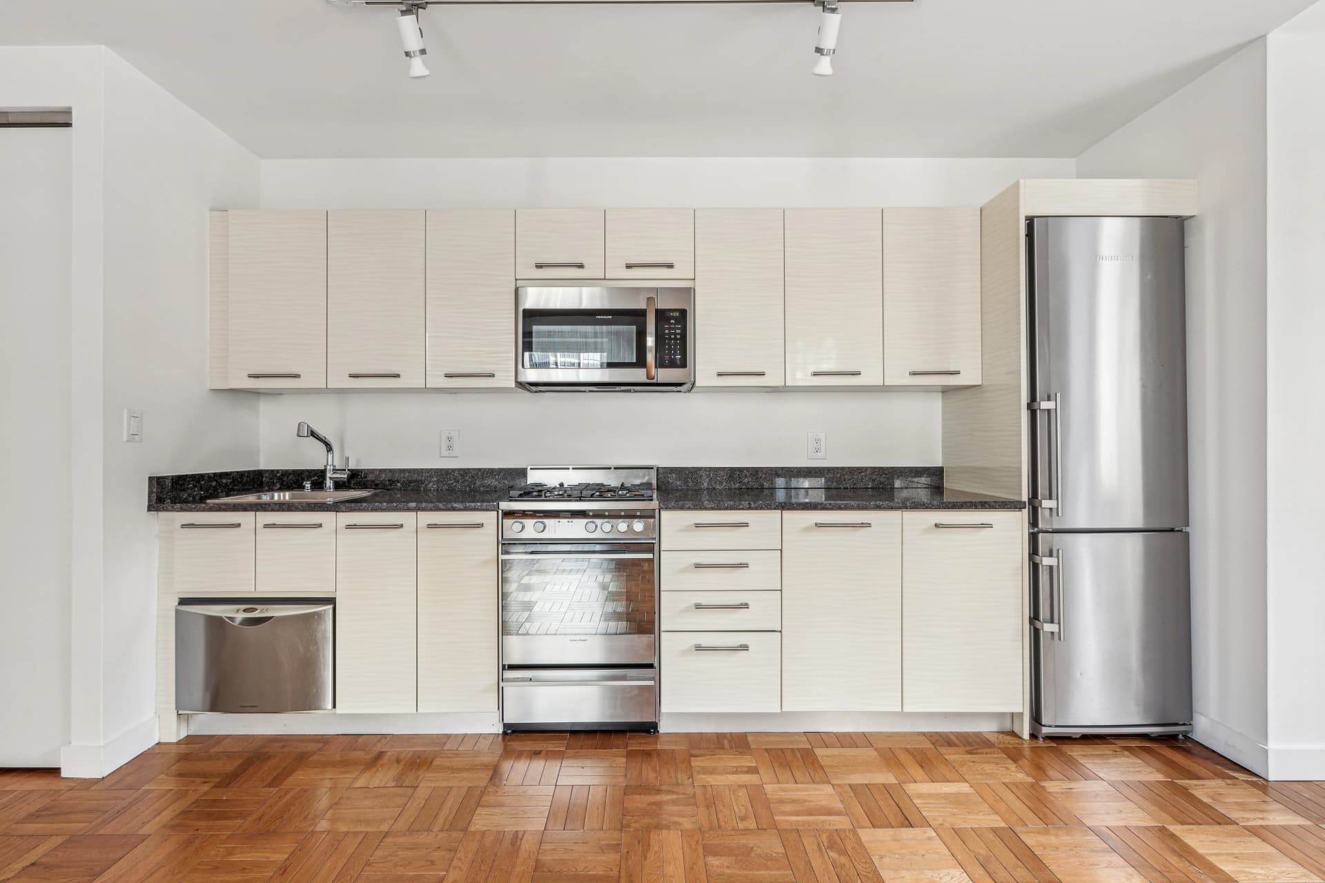 Twenty Exchange 20 Exchange Place #20X - 824, Manhattan, NY 10005 apartment_kitchen 1