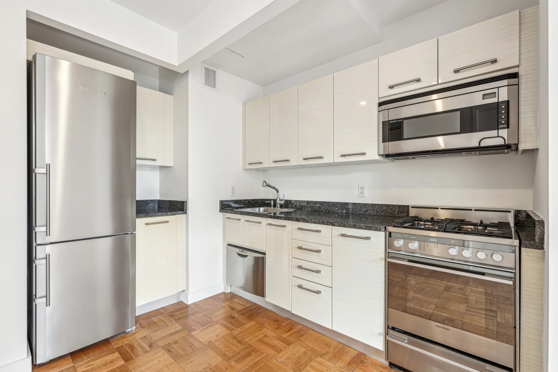 20 Exchange Place #3402, Manhattan, NY 10005 - Image 1