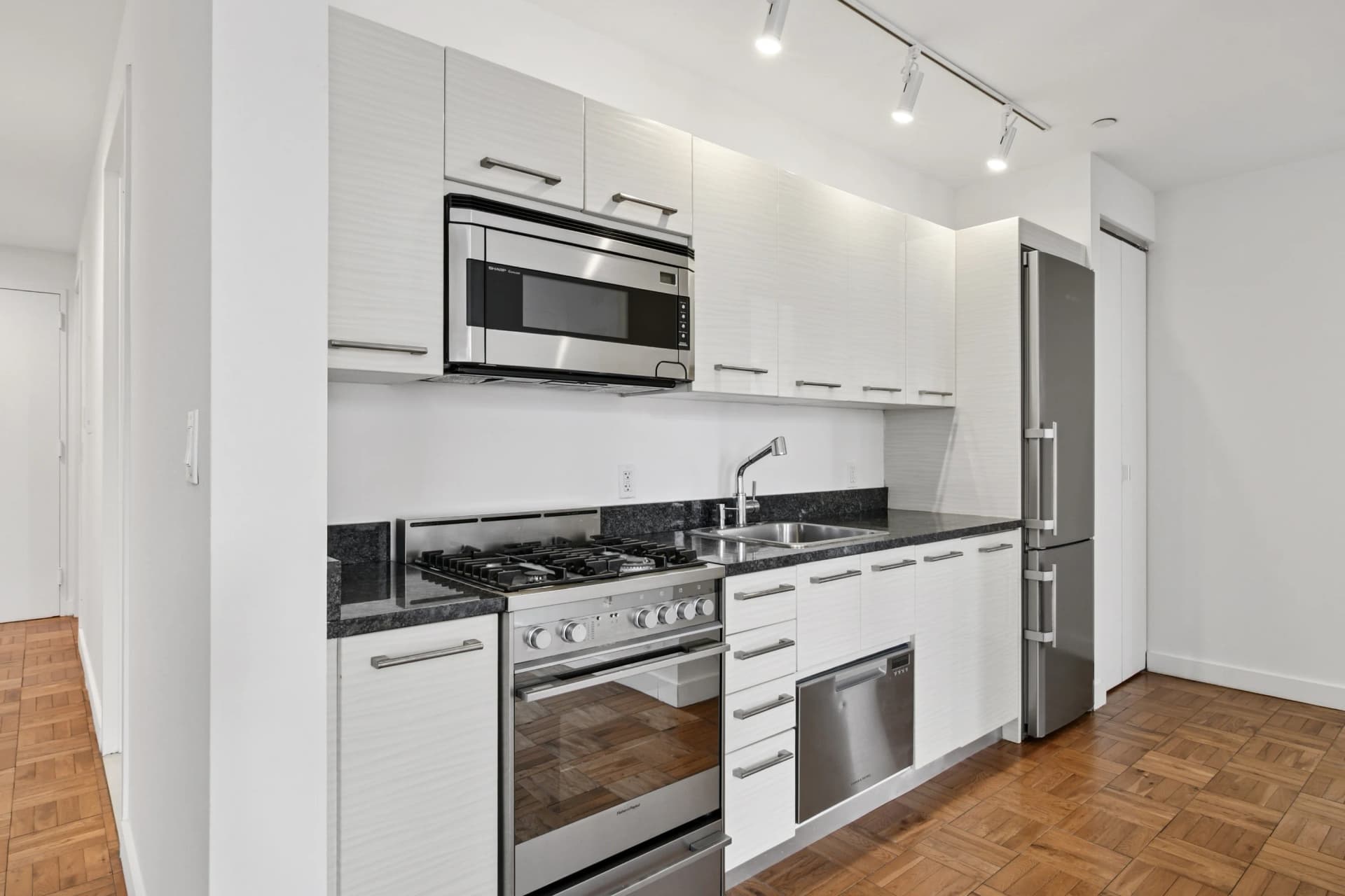 Twenty Exchange 20 Exchange Place #4106, Manhattan, NY 10005 apartment_kitchen 1