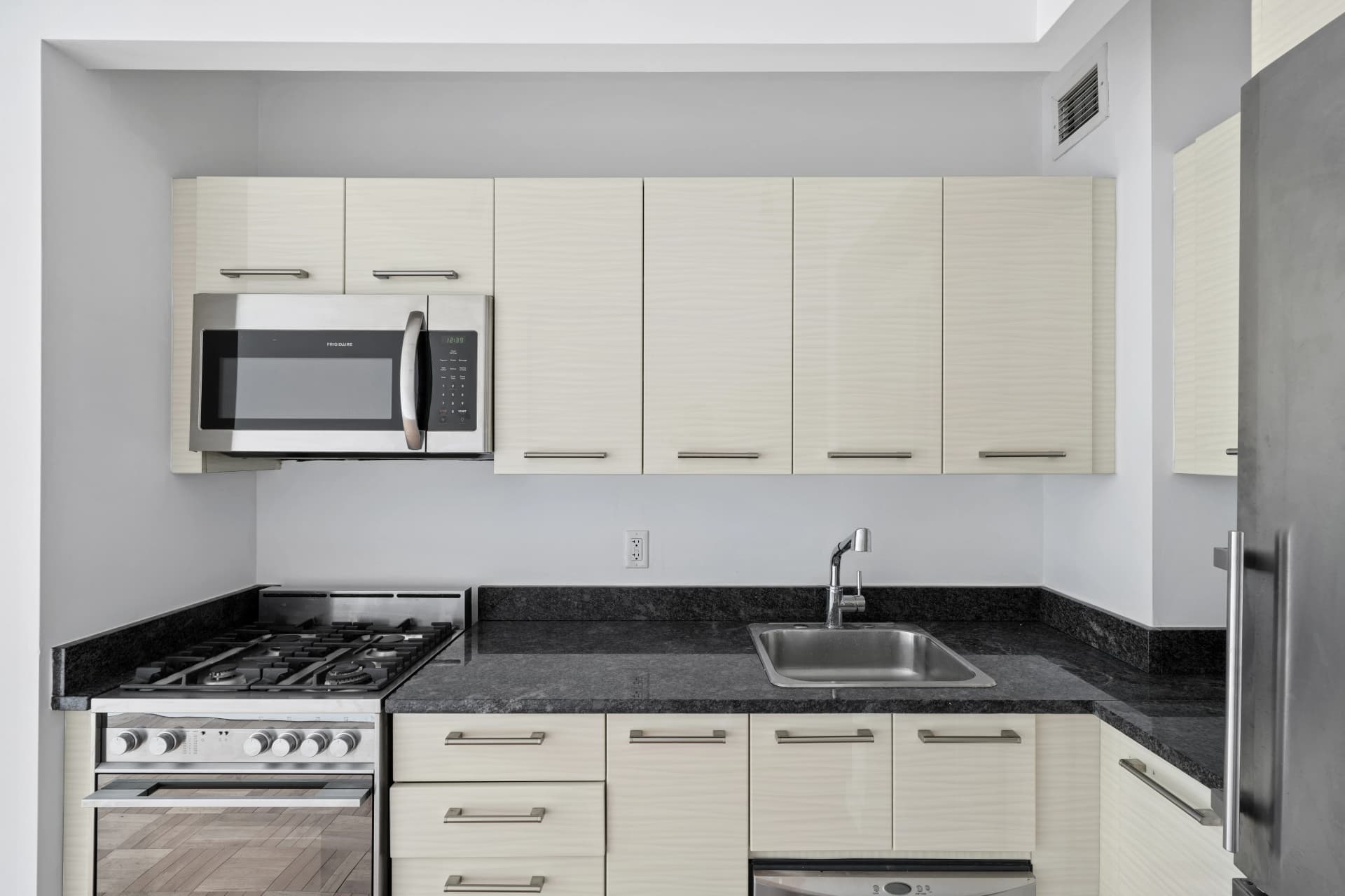 Twenty Exchange 20 Exchange Place #424, Manhattan, NY 10005 apartment_kitchen 1