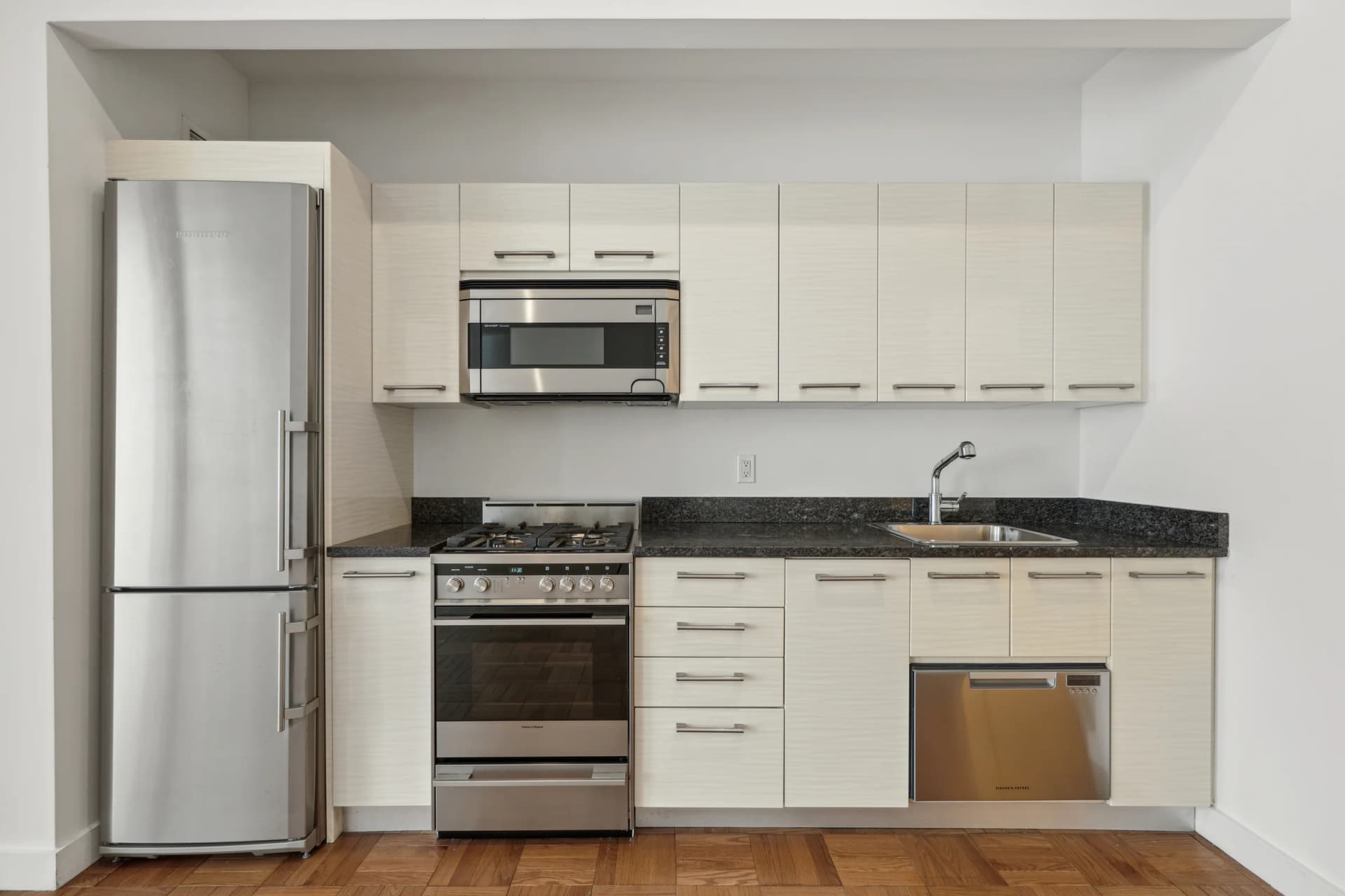 20 Exchange Place #824 - 20X, Manhattan, NY 10005