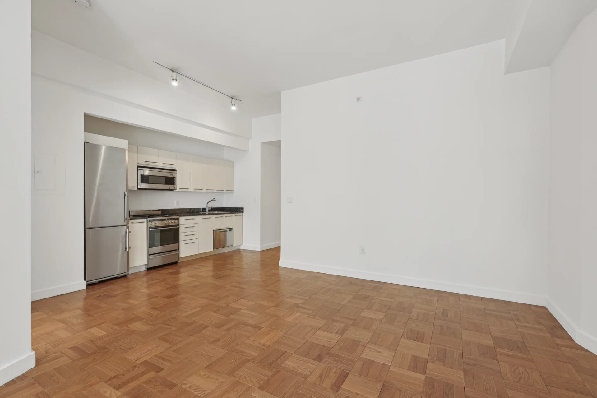 20 Exchange Place #824 - 20X, Manhattan, NY 10005