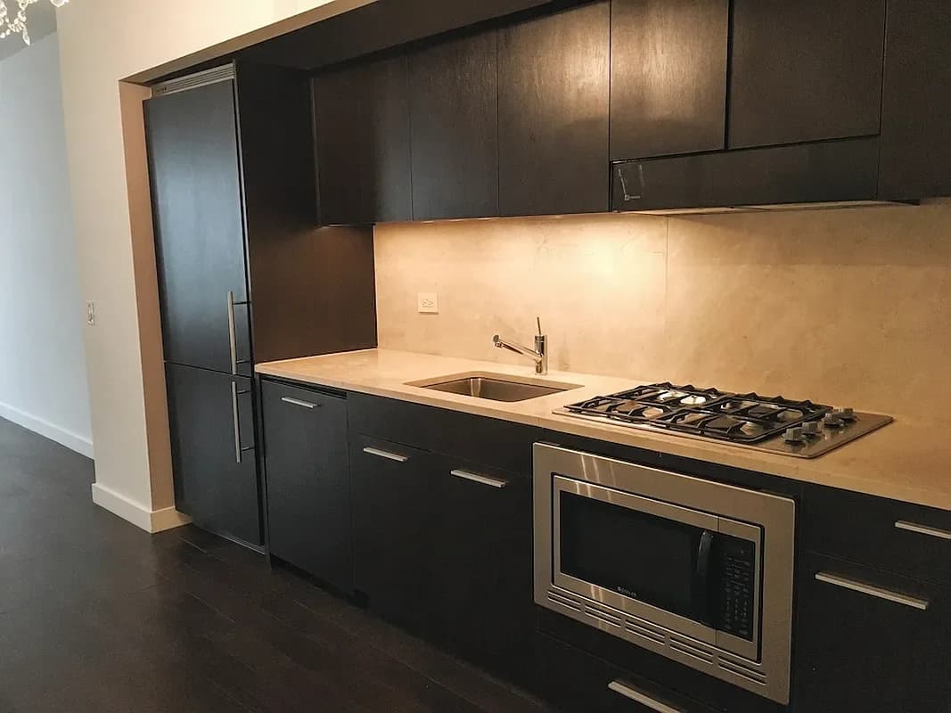 95 Wall St. in Financial District 95 Wall Street #1111, Manhattan, NY 10005 apartment_kitchen 1